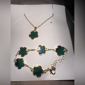 Elegant Green and Gold Flower Jewelry Set